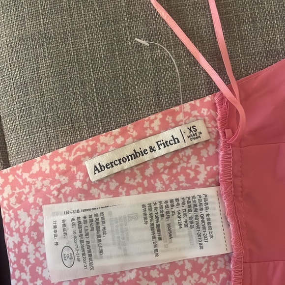 Halter Top - Picture 4 of 4